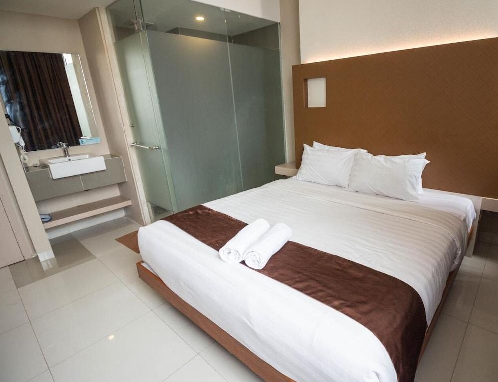 Os Hotel Airport Batam Exterior foto